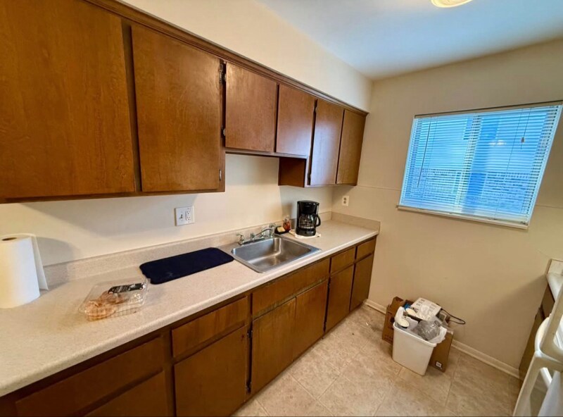 Building Photo - 16461 E 10 Mile Rd