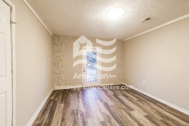 Building Photo - 122 Victor Rd