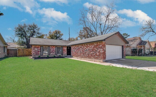 Building Photo - 13843 Rosetta Dr