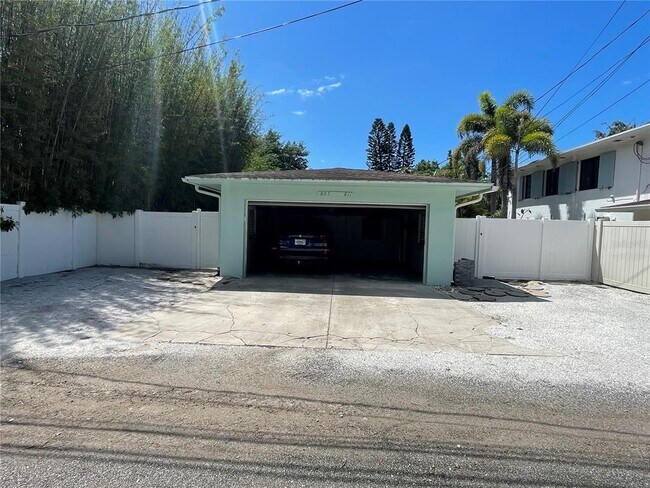 Building Photo - 807 26th Ave N