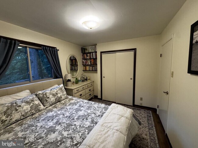 Building Photo - 11800 Wolf Run Ln