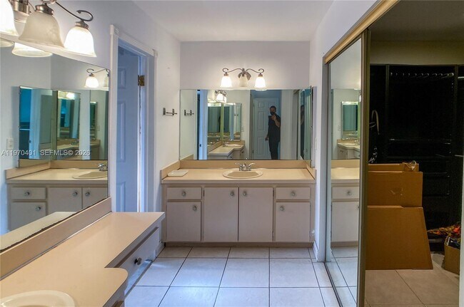 Building Photo - 956 Mockingbird Ln