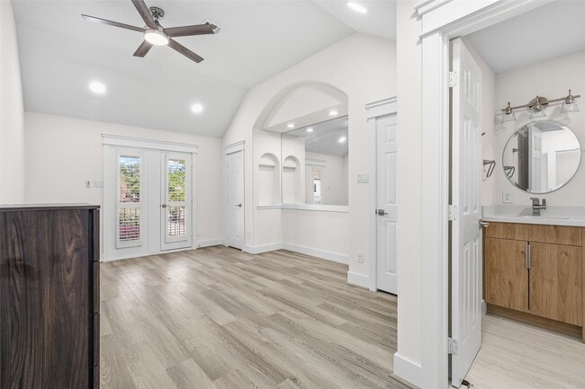 Building Photo - 1037 Town Pl St