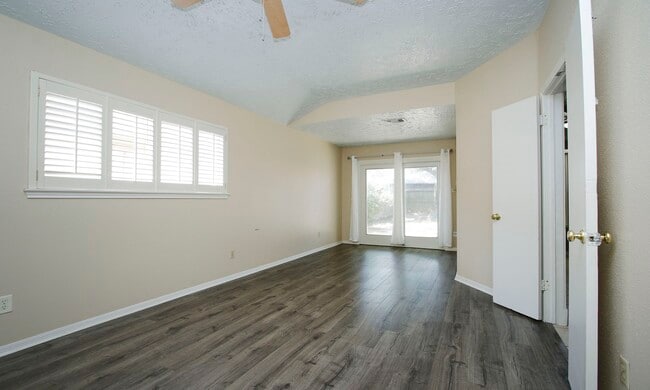 Building Photo - 21306 Park Run Dr