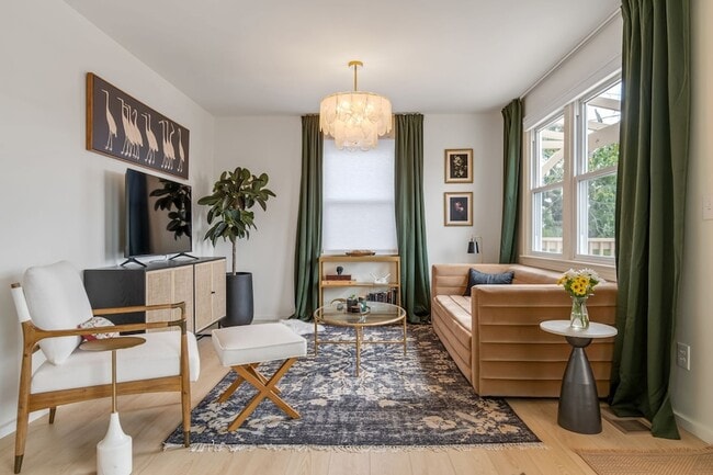 Primary Photo - 3804 Lookout Dr