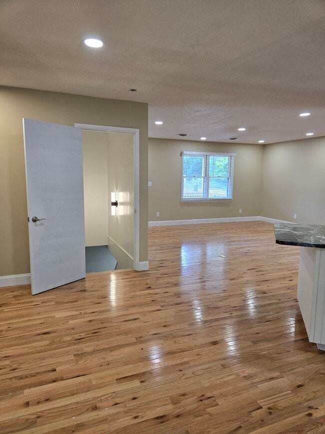 Building Photo - 108 Potomac Cir