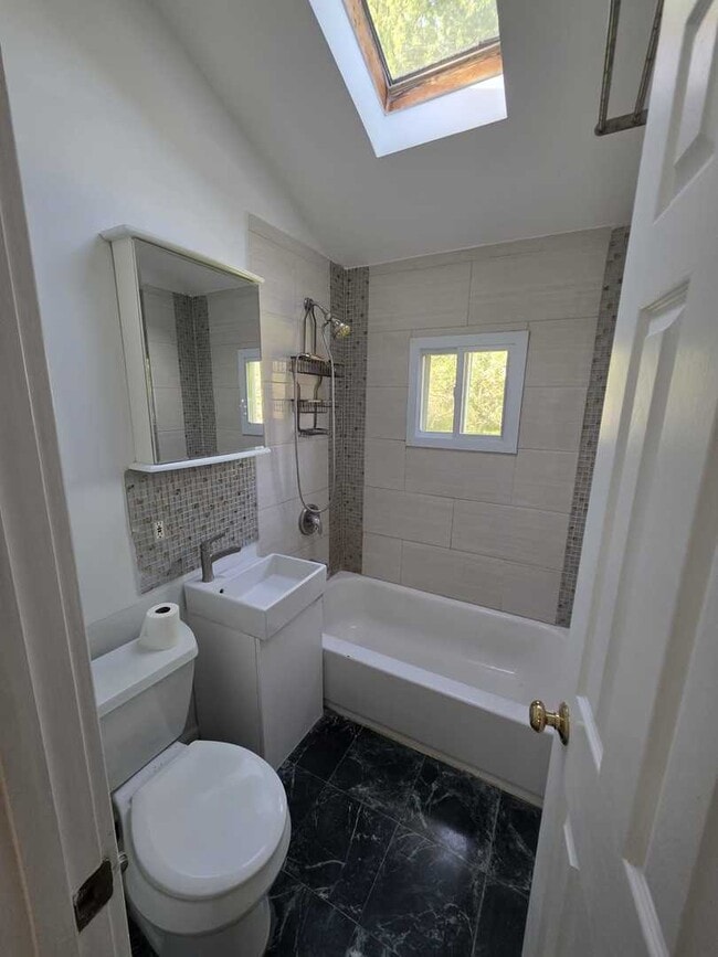 Building Photo - 20831 Maple Ct