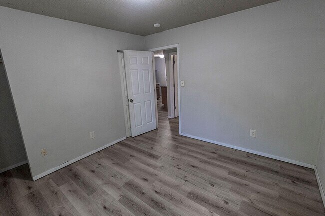 Building Photo - 216 Wheaton Ct