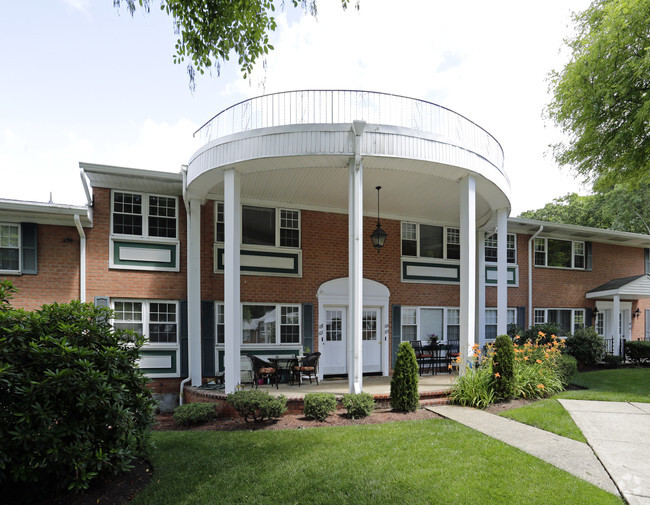 Building Photo - Mall & Starview Gardens