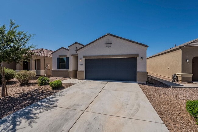 Building Photo - Gorgeous 4 Bed / 2 Bath Home – Move-In Rea...