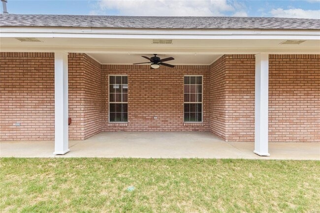 Building Photo - 1703 Pebble Creek Dr