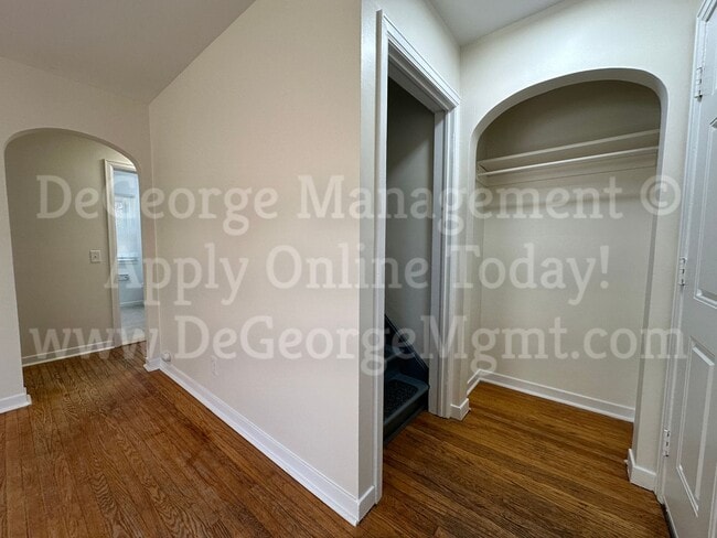 Building Photo - Gorgeous Spacious 4 Bedroom 1.5 Bath Singl...