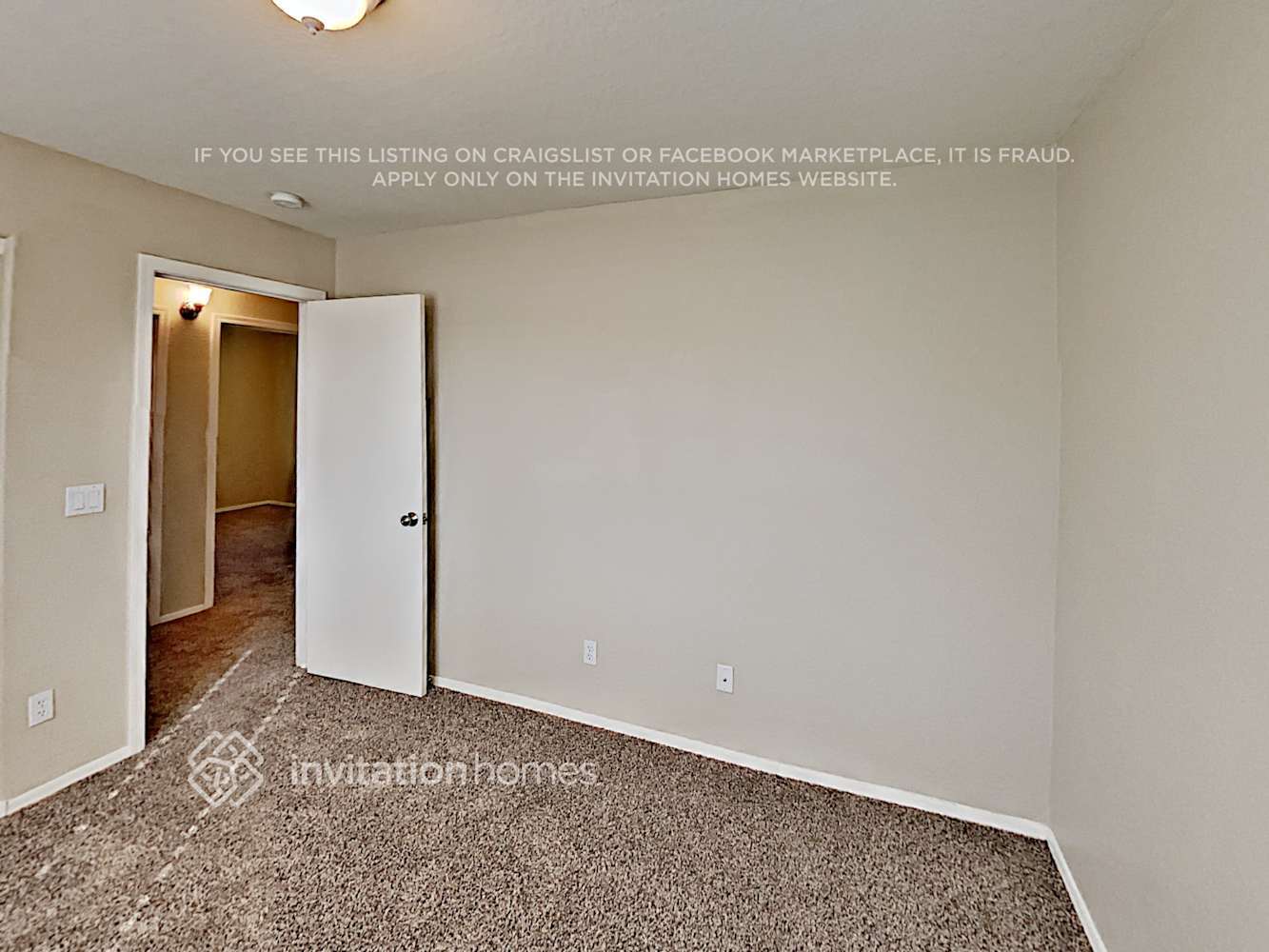 Building Photo - 423 S Sabrina