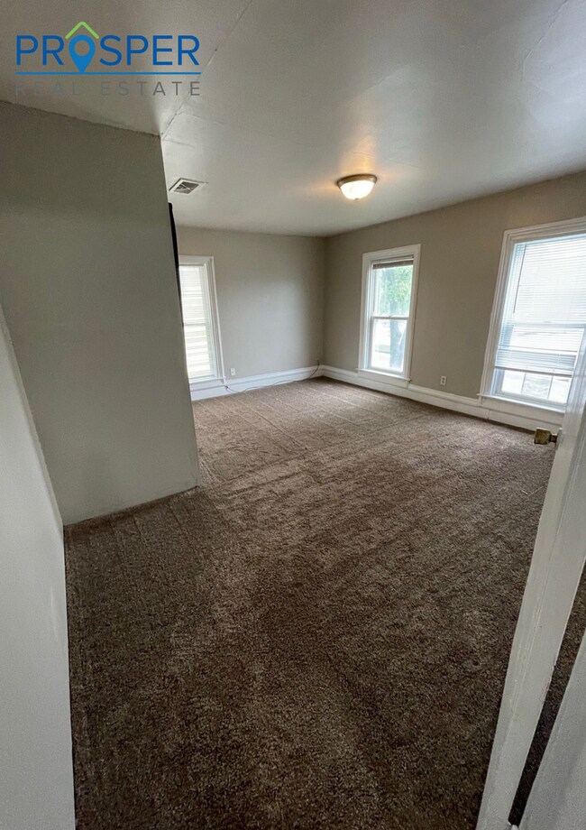Building Photo - 826 Menomonie St