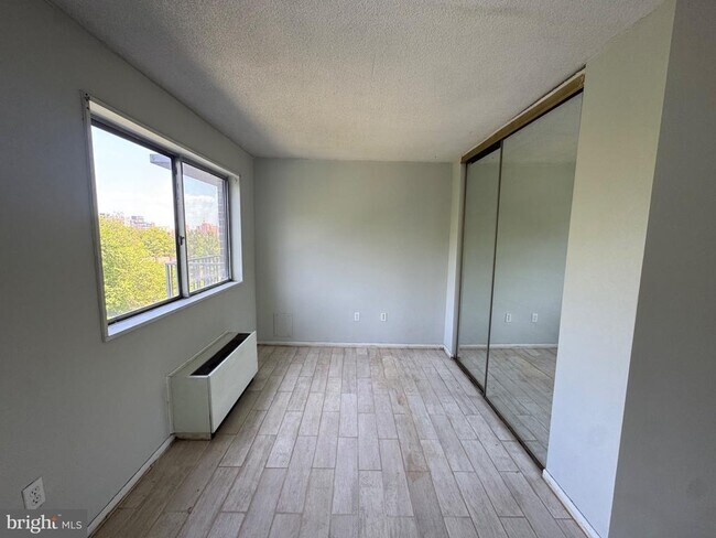 Building Photo - 2059 Huntington Ave