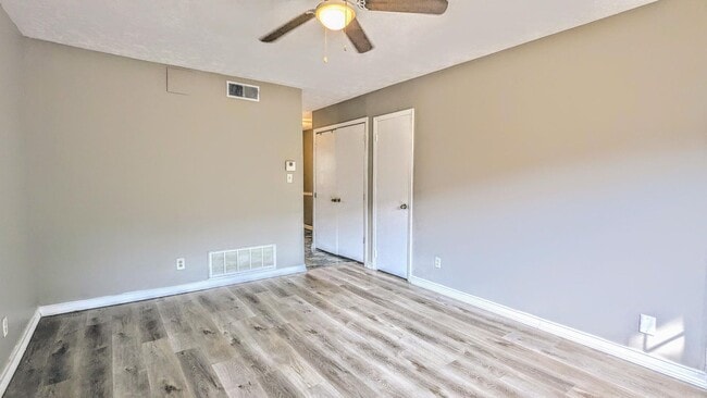 Building Photo - 1235 Riverside Dr