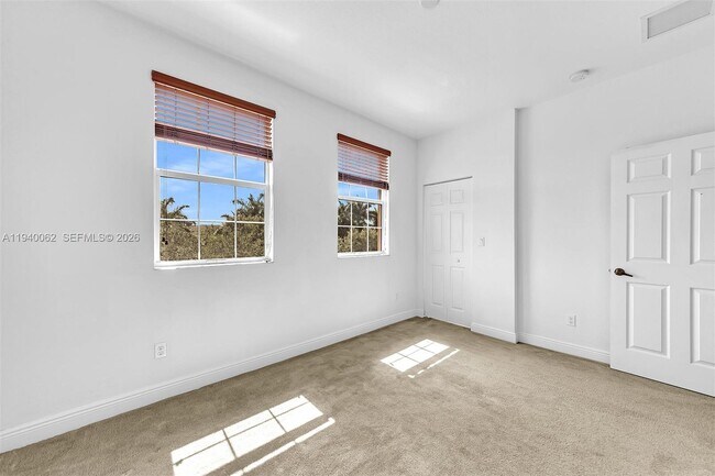 Building Photo - 908 SW 147th Ave