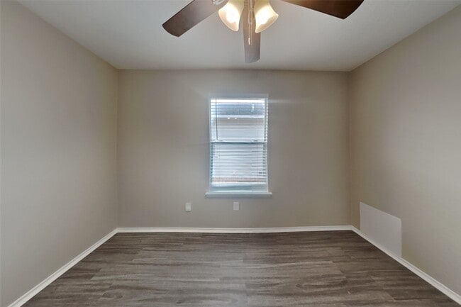 Building Photo - 11950 Rolling Stream Dr