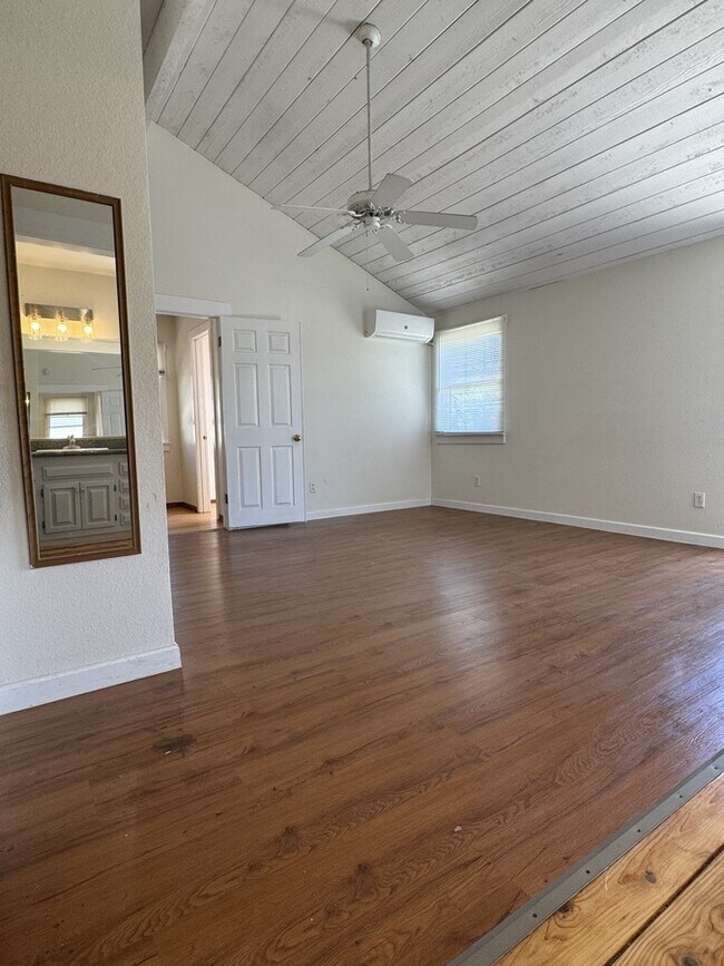 Building Photo - 148 W Magna Vista Ave