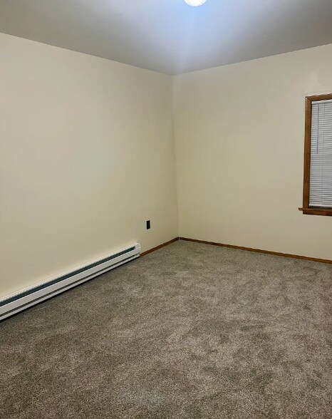 Building Photo - 512 Miles Ave