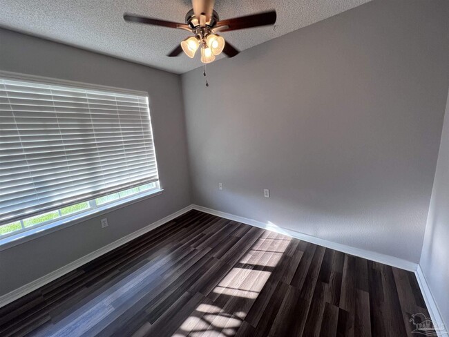 Building Photo - 8157 Heirloom Dr