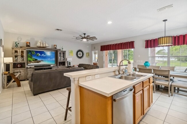 Building Photo - 163 Tigerlily Ct