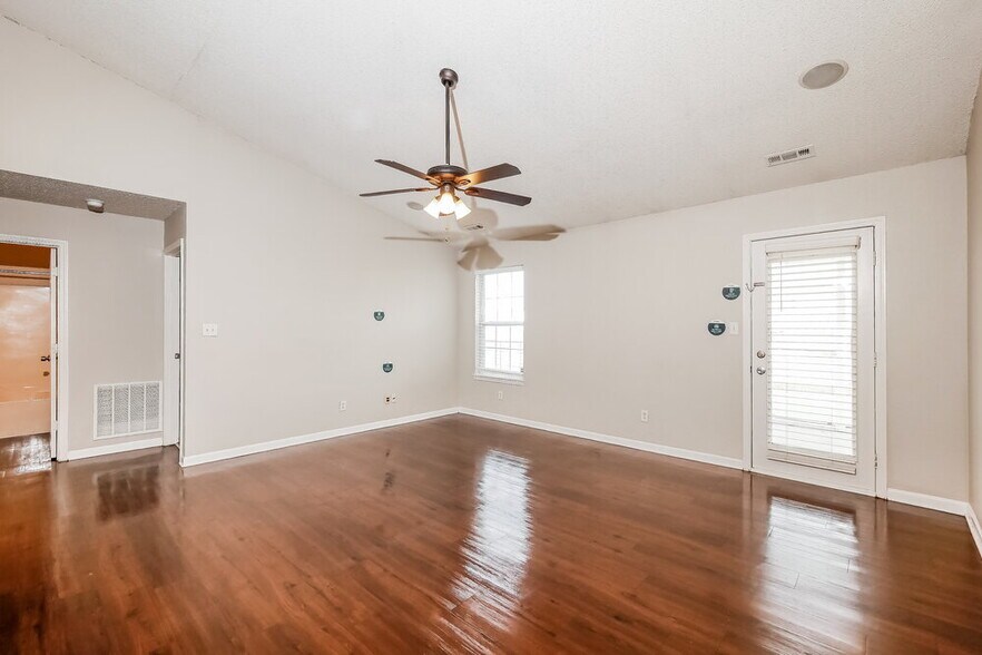 Building Photo - 1495 Egret Ln