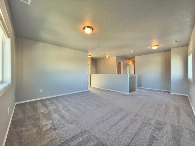 Building Photo - 515 S King St