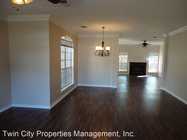 Building Photo - 4 br, 2 bath House - 1712 Laura Ln.