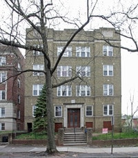 Building Photo - The Oaks
