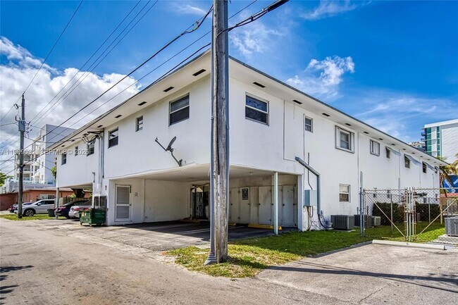 Building Photo - 1824 Monroe St