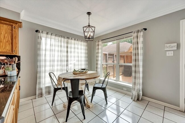 Building Photo - 15402 Willow Shores Dr