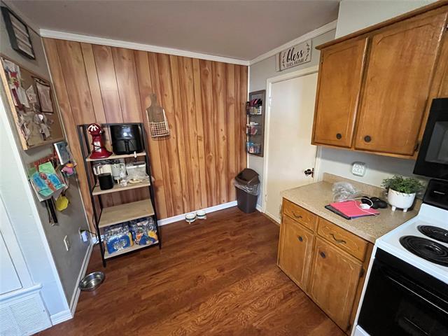 Building Photo - 684 N Graham St