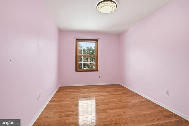 Building Photo - 56 Jasen Dr