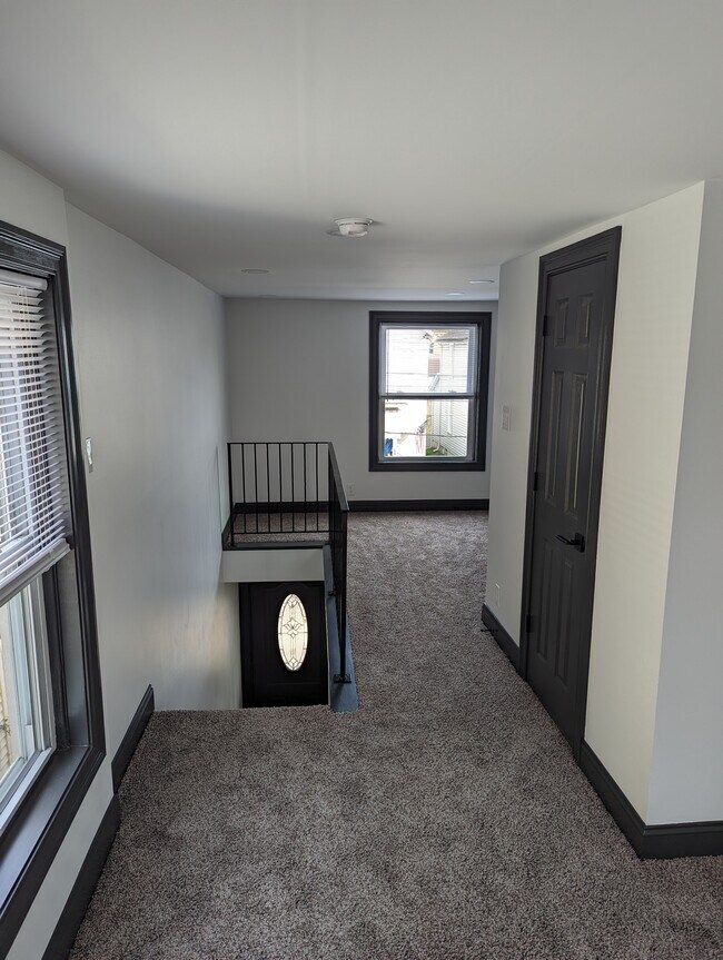 Building Photo - 318 Mitchell Ave