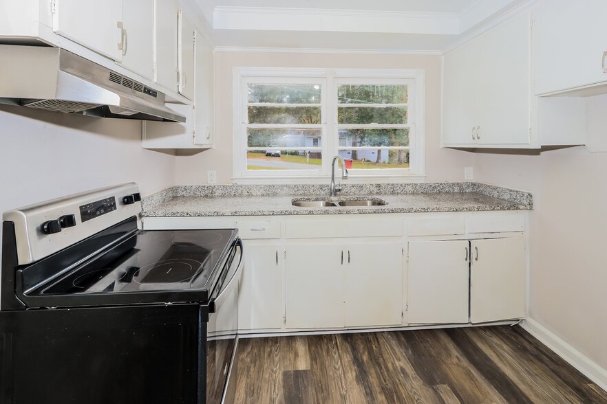 Building Photo - 2016 Knightsbridge Rd