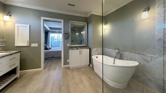 Building Photo - 10462 Sierra Cir