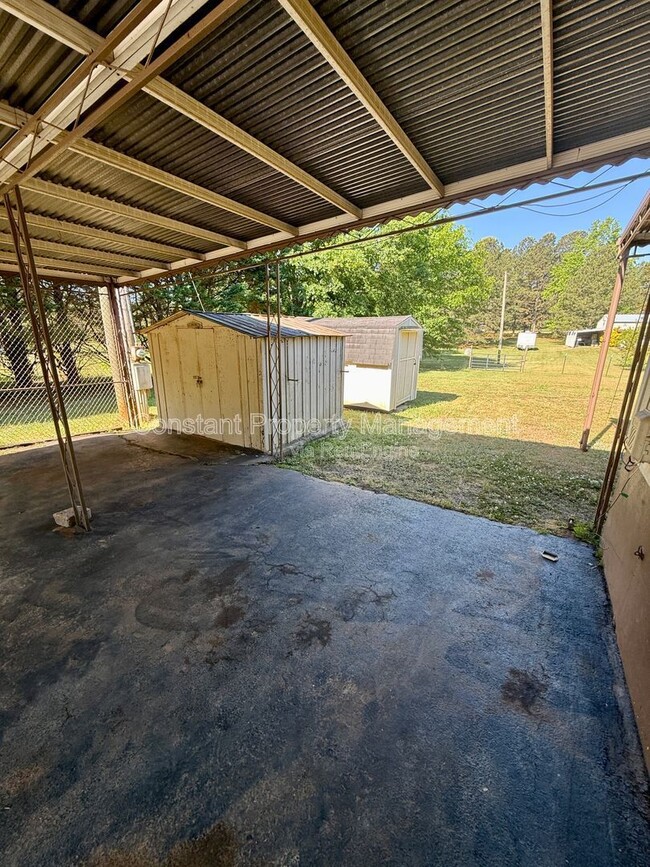 Building Photo - 491 Johnny Cut Rd