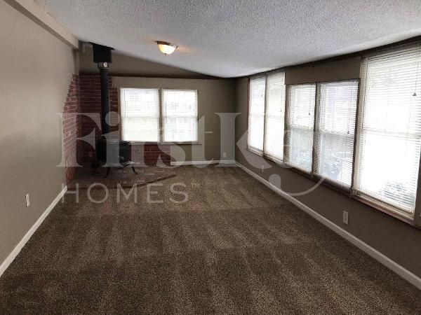 Building Photo - 205 E Northview Ave