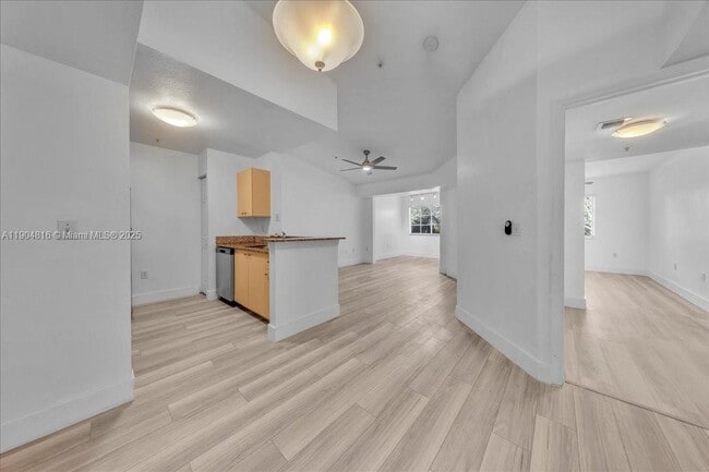 Building Photo - 2516 Centergate Dr