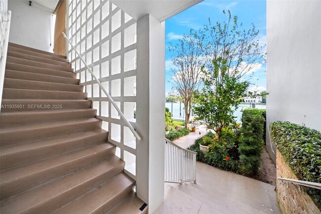 Building Photo - 10001 E Bay Harbor Dr