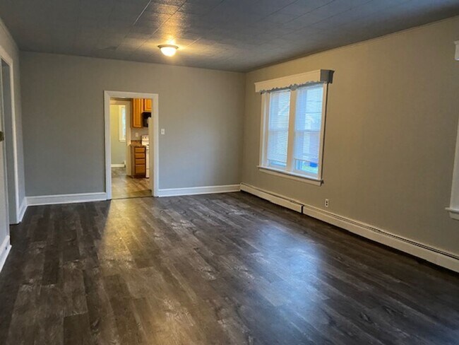 Building Photo - Student Rental next to WCU Campus | 3 Bed Single Family Home w/ Covered Front Porch, Yard & Basem...