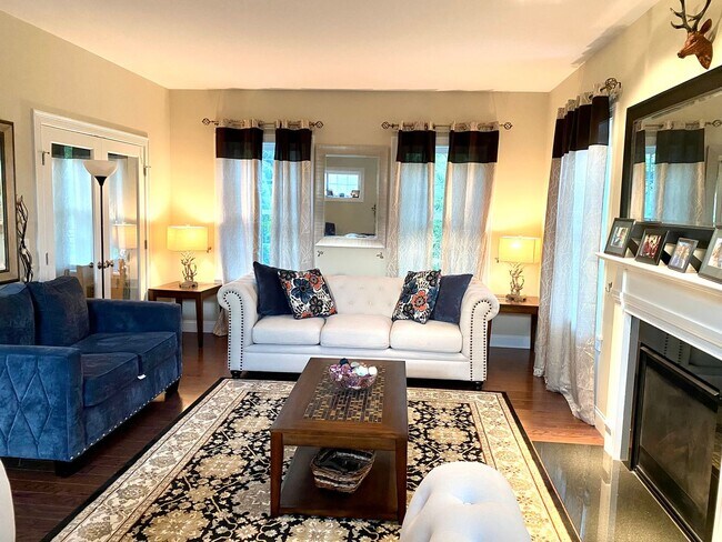 Building Photo - Spacious Four-Bedroom House in the Heart o...