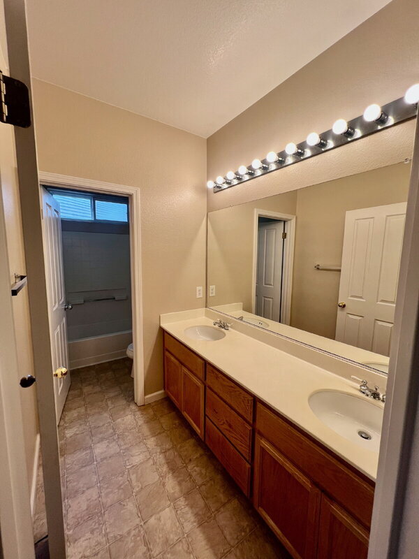 Building Photo - 116 Burgundy Ct