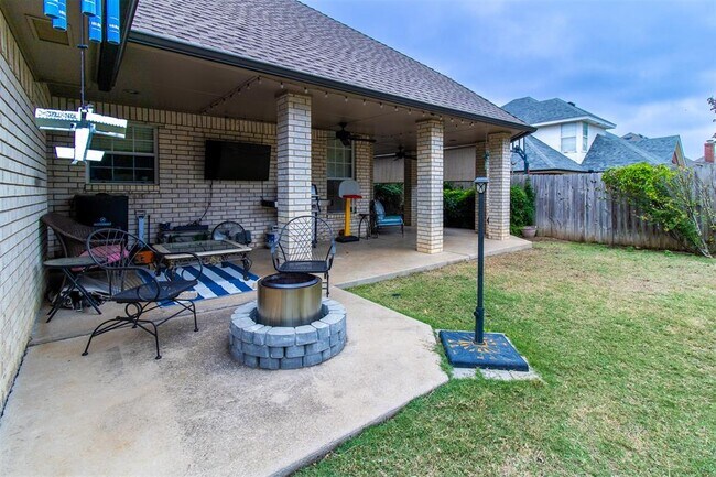 Building Photo - 2812 SW 109th St