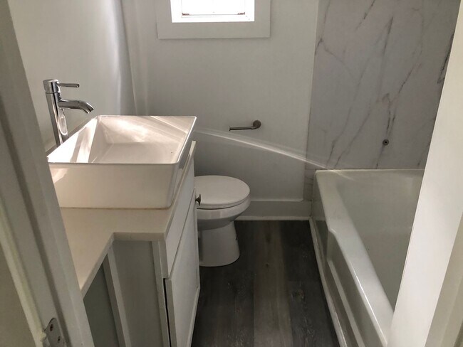 Building Photo - 2083-2085 W Meeting St