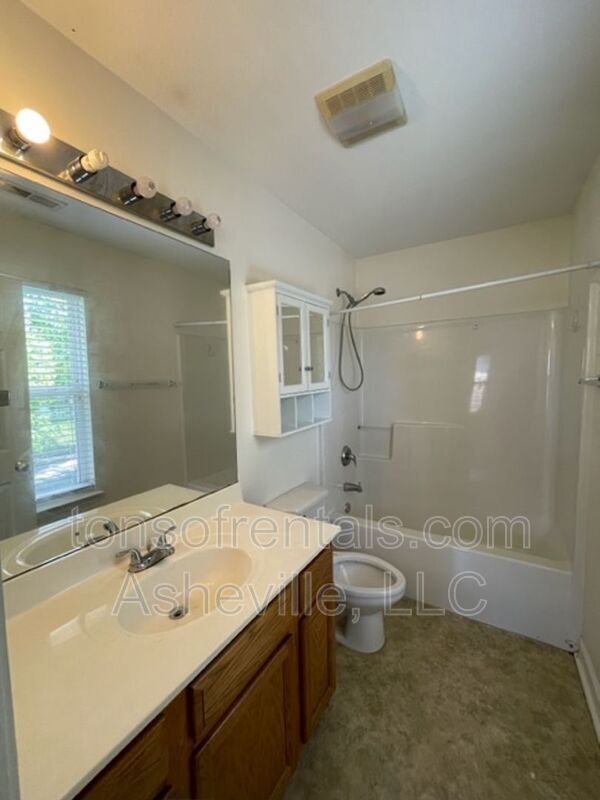 Building Photo - 24 Scottish Cir