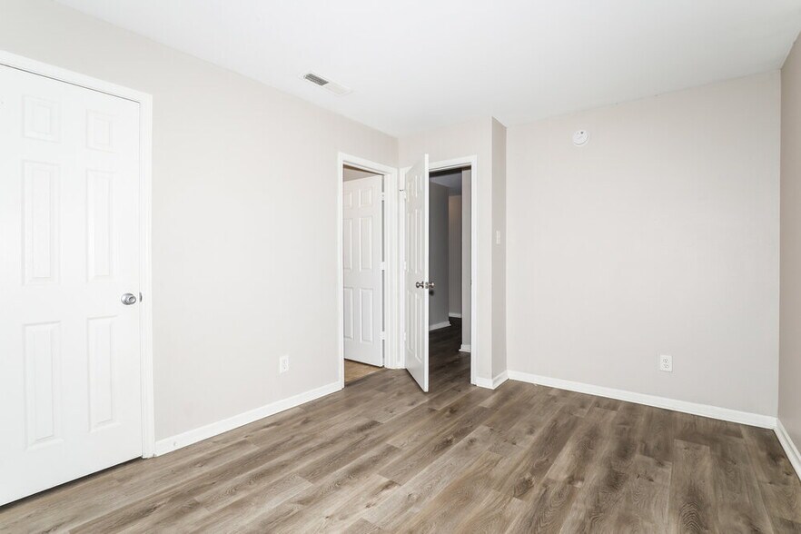 Building Photo - 8039 Bach Dr
