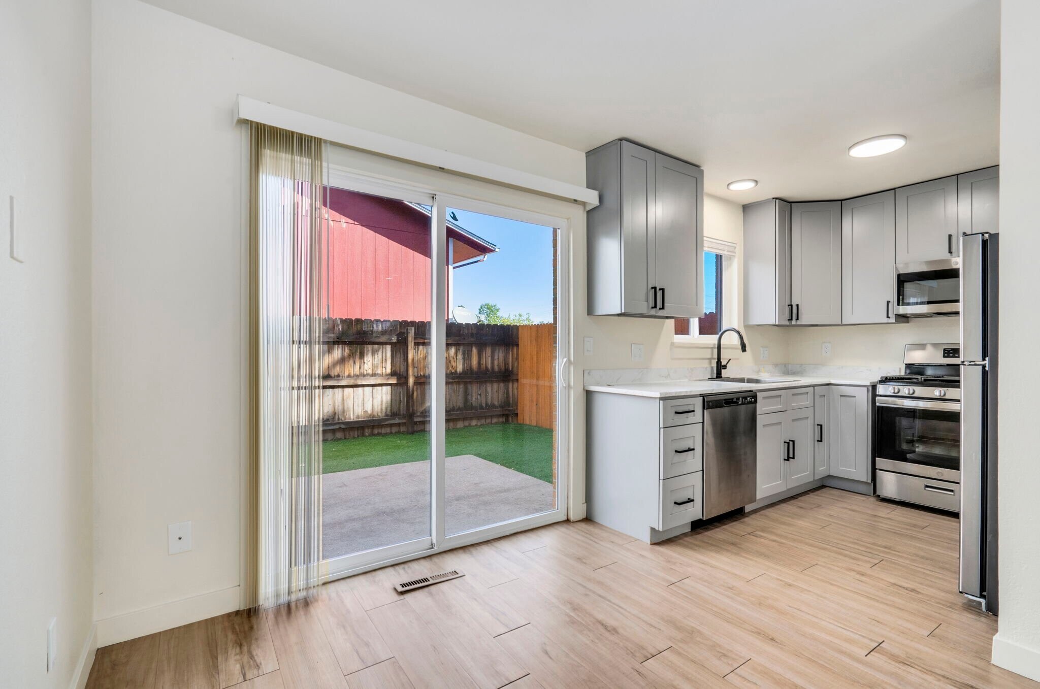 Building Photo - 1618 Banyan Dr