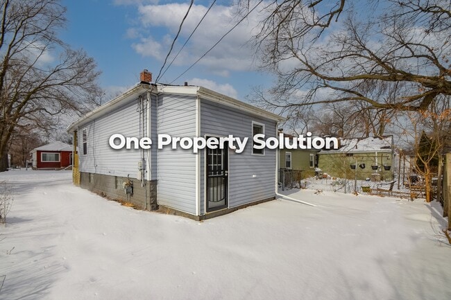 Building Photo - 437 Hovey St